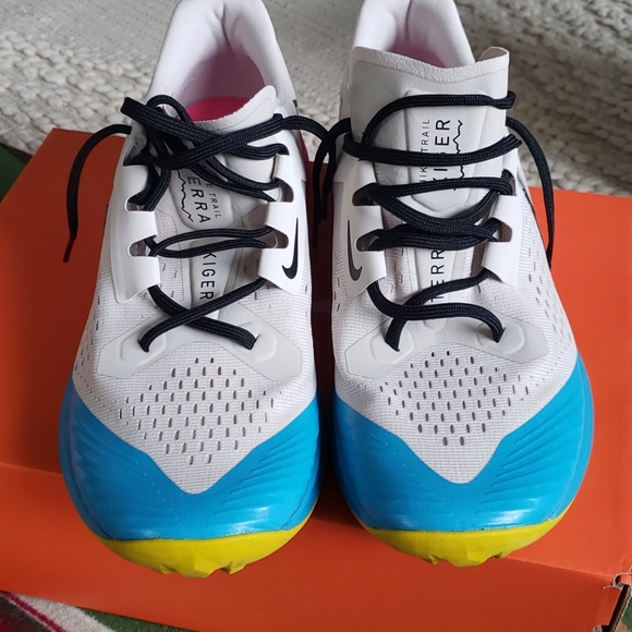 Nike Men's Air Zoom Terra Kiger 5. Box not included - Picture 2 of 6